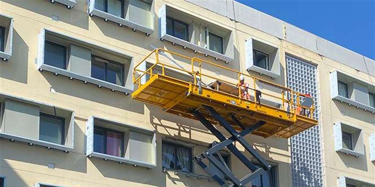 Innovative Hydrogen-Powered Scissor Lift Improves Construction Efficiency Near Paris