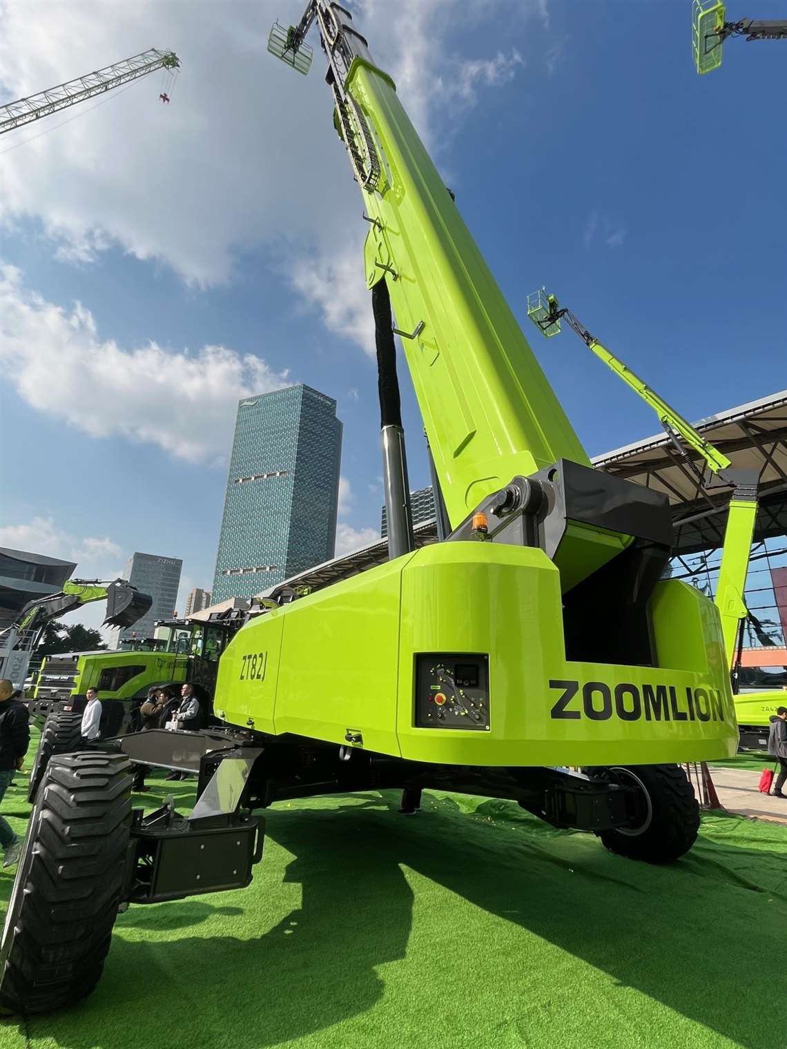 Photo of Zoomlion's new ZT82J telescopic boom. (Photo: KHL)