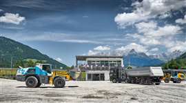 The L 566 H from Liebherr is said to be the world’s first prototype large wheel loader with a hydrogen engine.