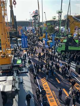 Shot showing the Bauma China exhibition in Shanghai, 2024. (Photo: KHL)