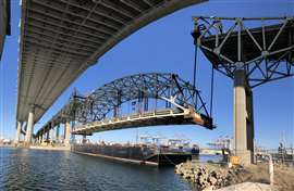 Derald Desmond Bridge - Suspended span lowering